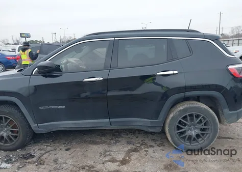 2017 Jeep New Compass Latitude 4X4 from USA, damaged, VIN 3C4NJDBB8HT624894